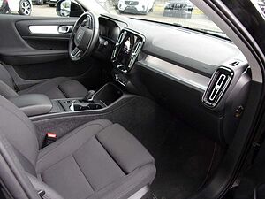 Volvo  B4 Momentum Pro AWD