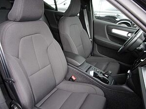 Volvo  B4 Momentum Pro AWD