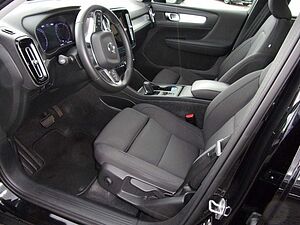 Volvo  B4 Momentum Pro AWD