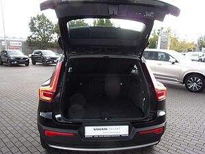Volvo  B4 Momentum Pro AWD