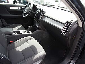 Volvo  T3 Momentum Pro 2WD