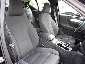 Volvo  T3 Momentum Pro 2WD