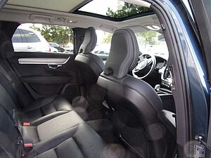 Volvo  B4 Cross Country Pro AWD