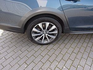 Volvo  B4 Cross Country Pro AWD