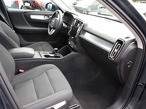 Volvo  T3 Momentum Pro 2WD