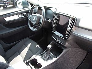 Volvo  Momentum Pro 2WD