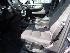 Volvo  Momentum Pro 2WD