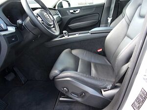 Volvo  Plus Dark 2WD