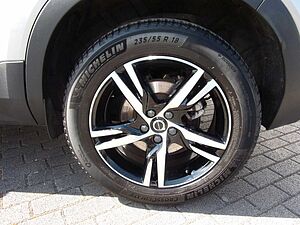 Volvo  Plus Dark 2WD