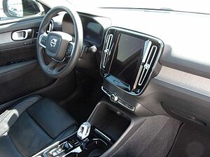 Volvo  Plus Dark 2WD
