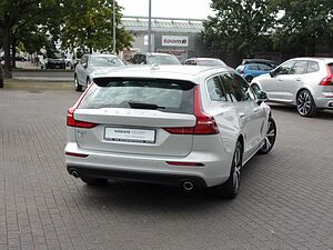 Volvo  B4 AT  Momentum Pro