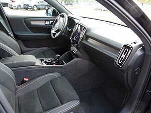 Volvo  B3  Plus Dark 2WD