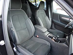 Volvo  B3  Plus Dark 2WD