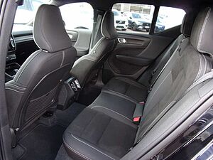Volvo  B3  Plus Dark 2WD