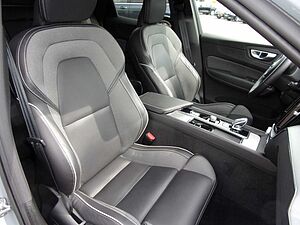 Volvo  B4 Plus Dark 2WD