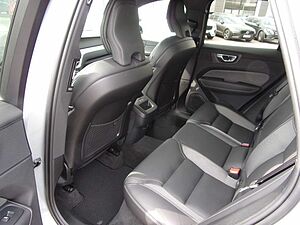 Volvo  B4 Plus Dark 2WD