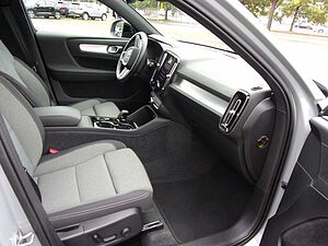 Volvo  B3 Plus Dark 2WD