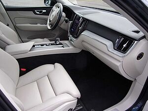 Volvo  B4 Plus Dark AWD