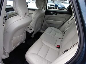 Volvo  B4 Plus Dark AWD