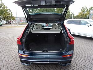 Volvo  B4 Plus Dark AWD
