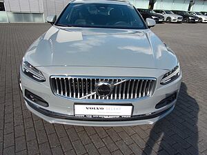 Volvo  B4 Plus Bright