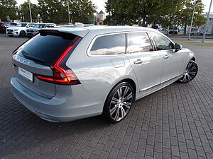 Volvo  B4 Plus Bright