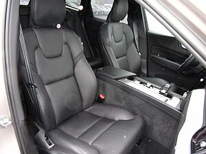 Volvo  B4 Ultimate Dark AWD