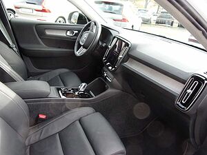 Volvo  T2  Plus Dark 2WD