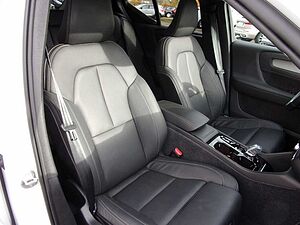 Volvo  T2  Plus Dark 2WD