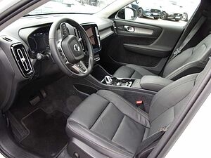Volvo  T2  Plus Dark 2WD