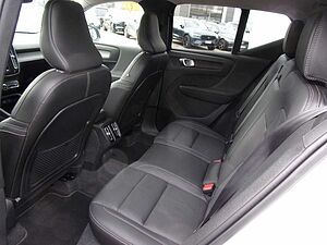 Volvo  T2  Plus Dark 2WD