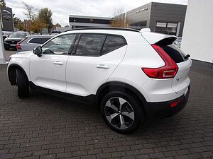 Volvo  T2  Plus Dark 2WD