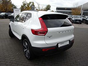 Volvo  T2  Plus Dark 2WD