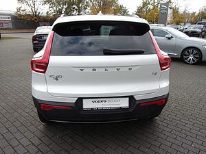 Volvo  T2  Plus Dark 2WD