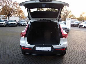 Volvo  B3 Plus Dark 2WD