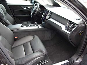 Volvo  B4 Lim. Plus Dark