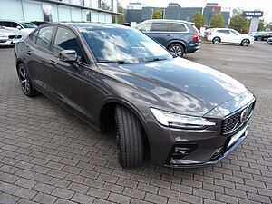 Volvo  B4 Lim. Plus Dark