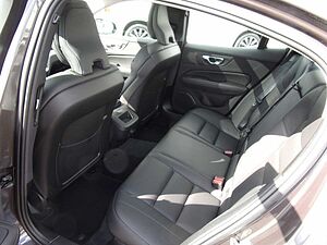 Volvo  B4 Lim. Plus Dark