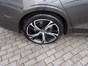 Volvo  B4 Lim. Plus Dark