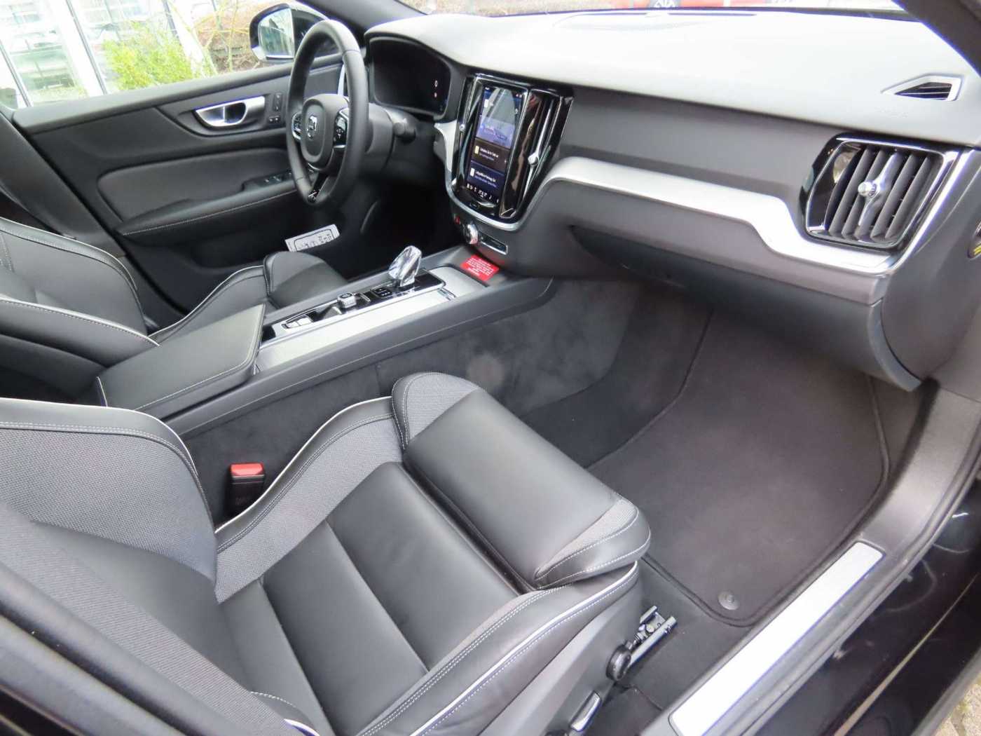 Volvo  Lim. Plus Dark AWD