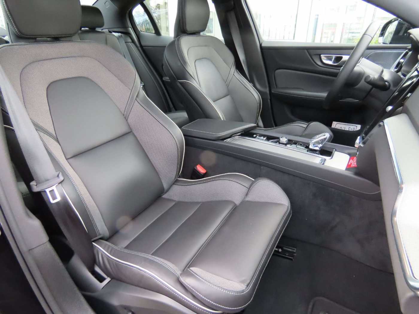 Volvo  Lim. Plus Dark AWD