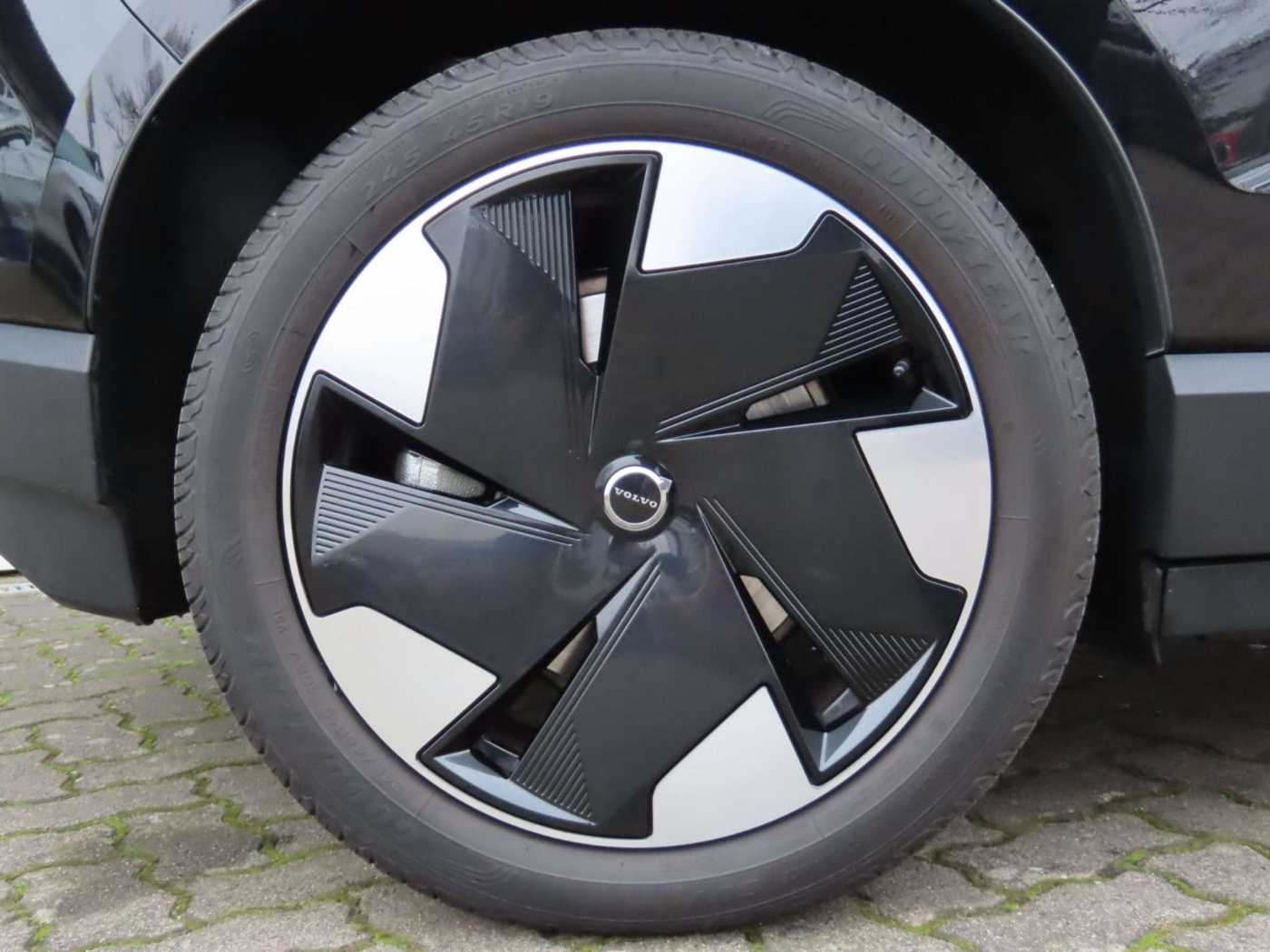 Volvo  Plus 2WD Pure Electric