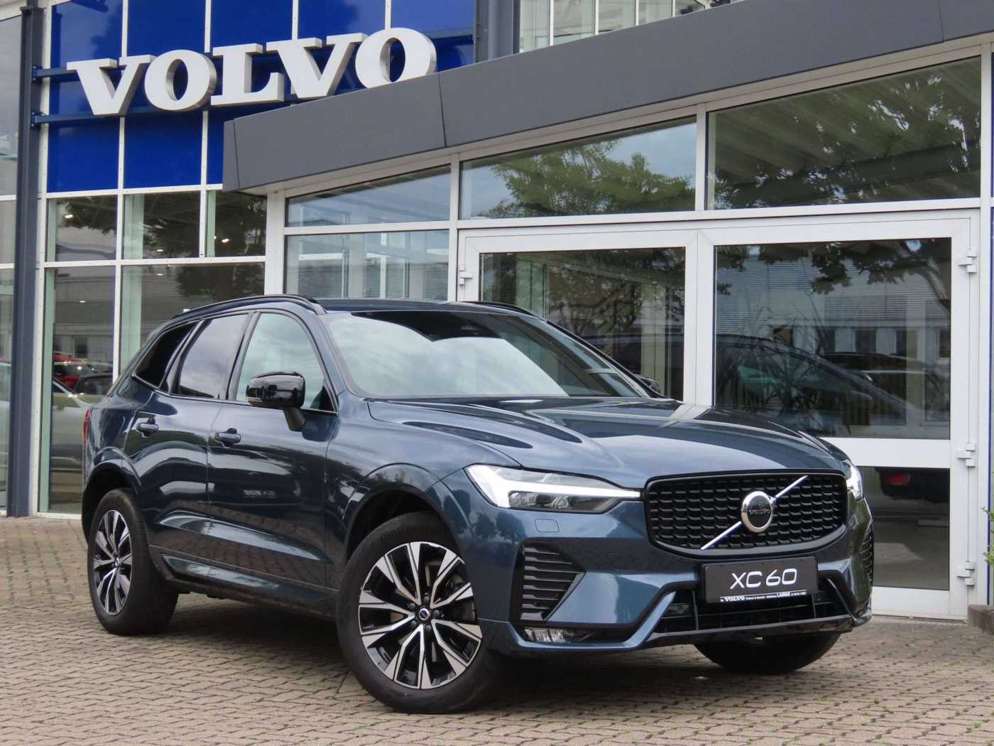 Volvo  Plus Dark AWD