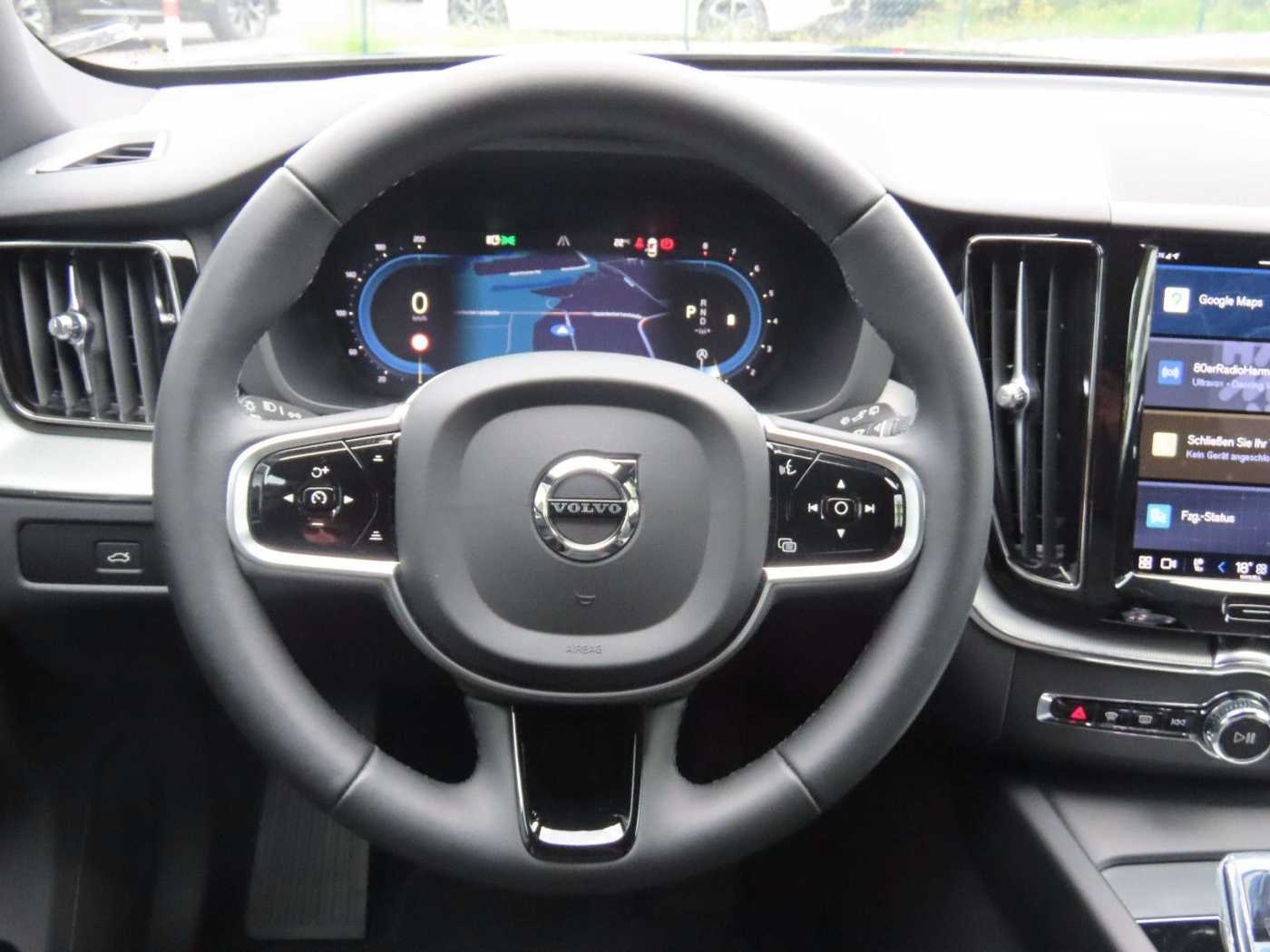 Volvo  Plus Dark AWD