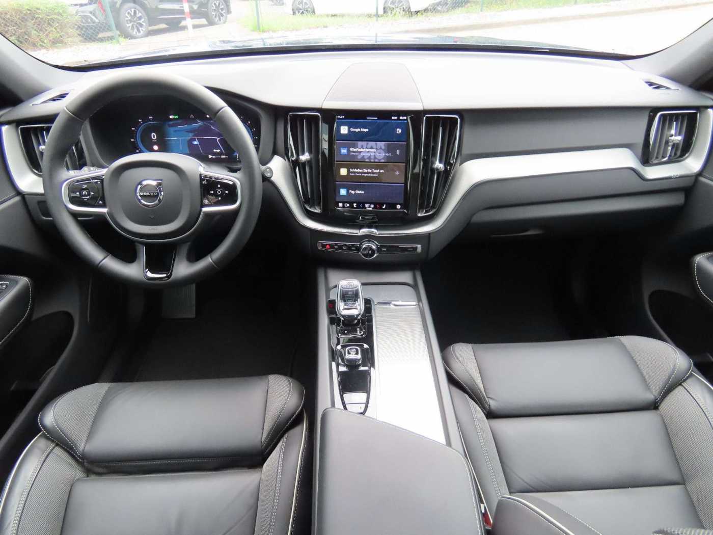 Volvo  Plus Dark AWD