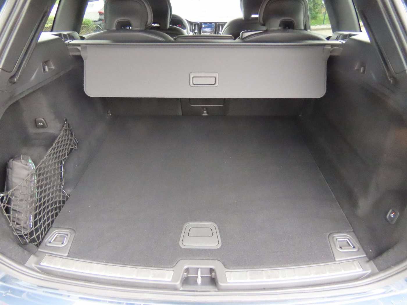 Volvo  Plus Dark AWD