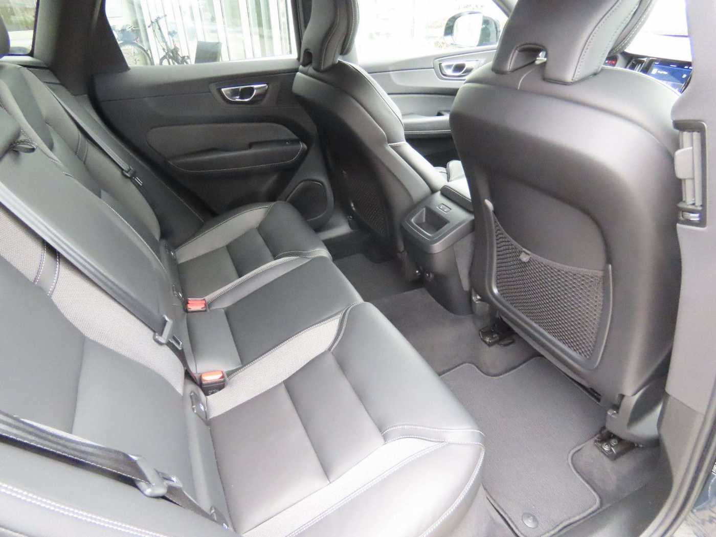 Volvo  Plus Dark AWD