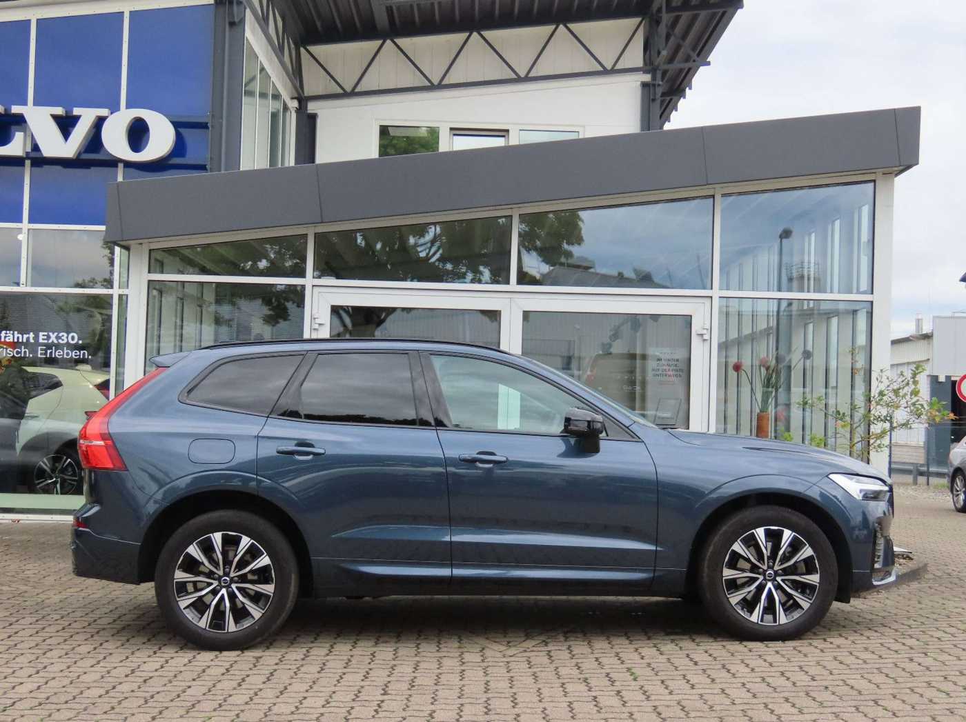 Volvo  Plus Dark AWD