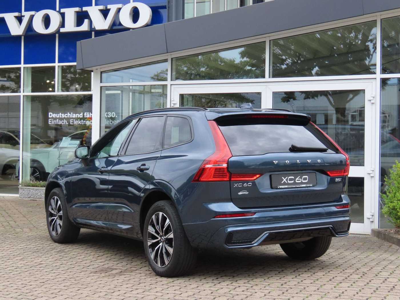 Volvo  Plus Dark AWD