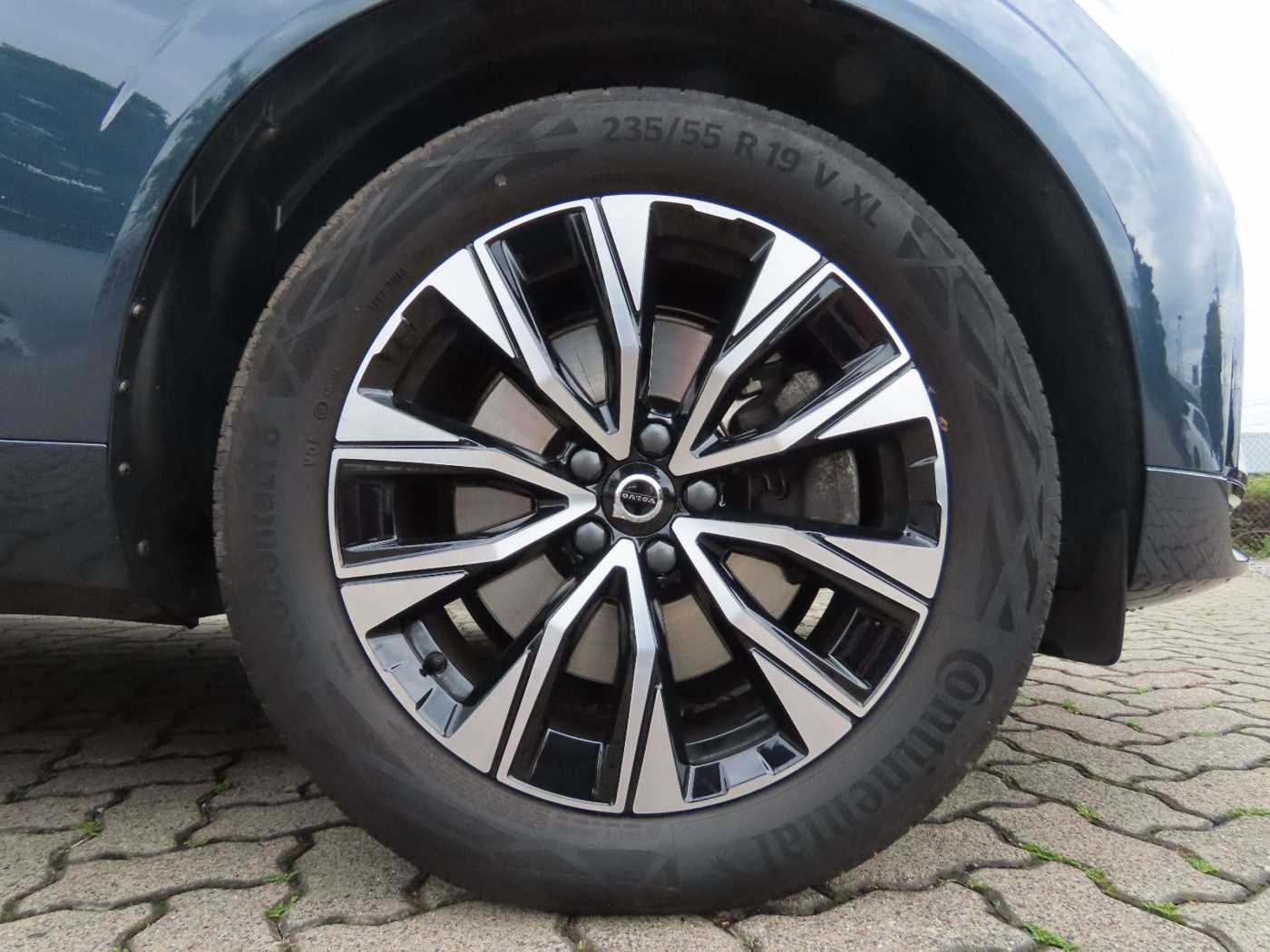 Volvo  Plus Dark AWD